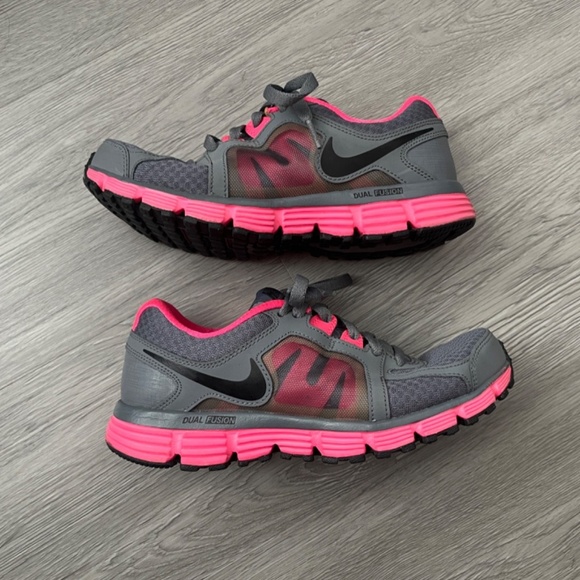 Nike Women's Dual Fusion ST2 Sneakers, Gray/Hot Pink Size 7 - Picture 14 of 16